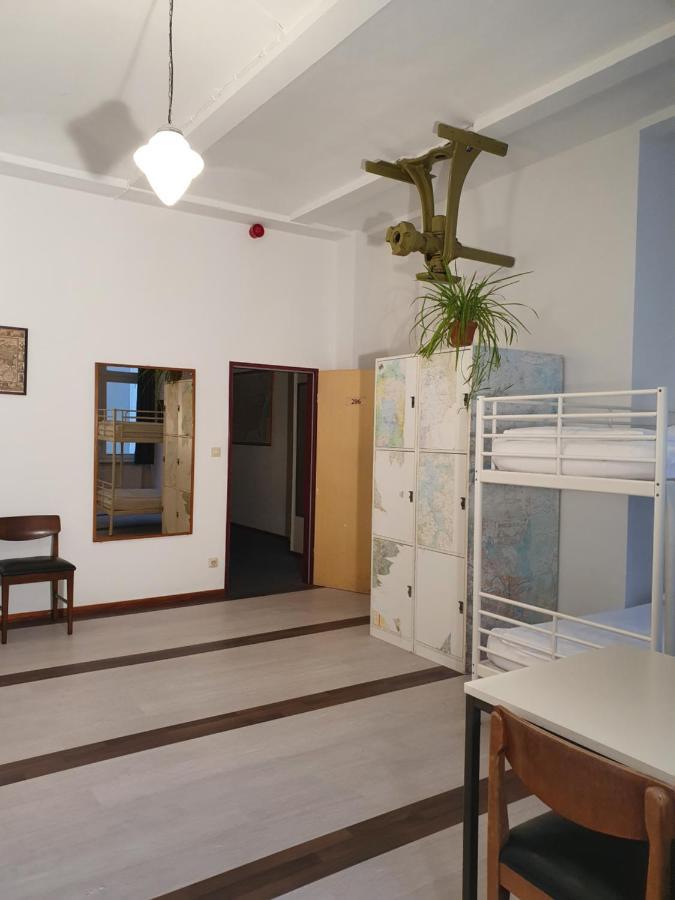 Bed 6-Bed Dormitory Room
