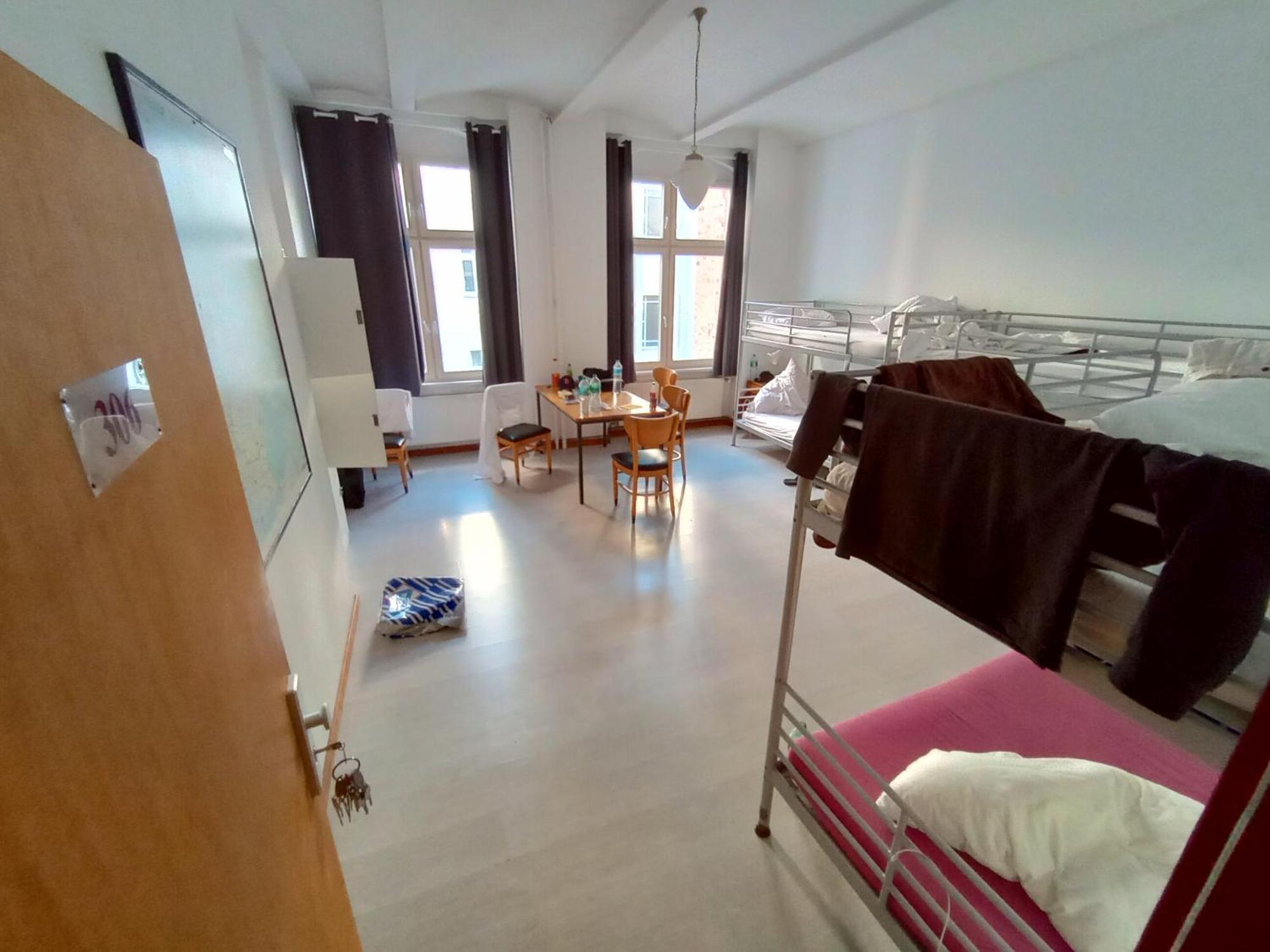 Bed 6-Bed Dormitory Room